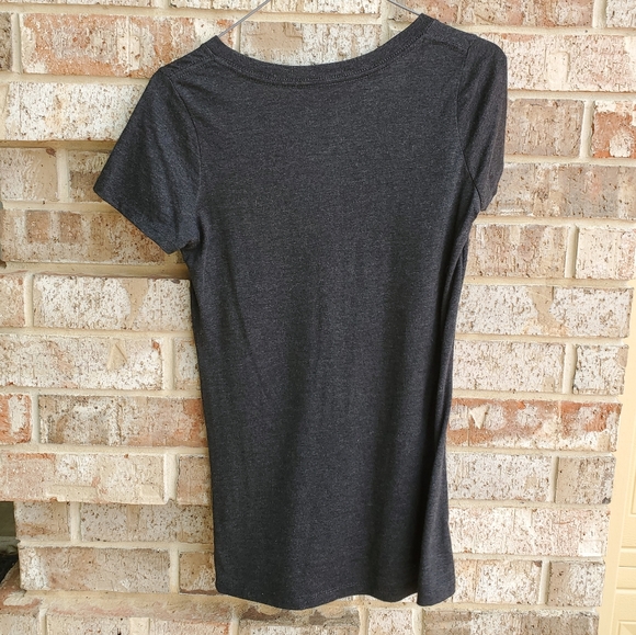 [Sportique] CNN V-neck Tee - Picture 2 of 3